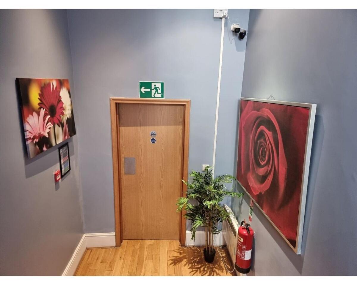 F101-First Floor Flat Fits 3 Near Hyde Park Appartement Londen Buitenkant foto