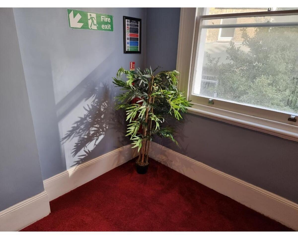 F101-First Floor Flat Fits 3 Near Hyde Park Appartement Londen Buitenkant foto
