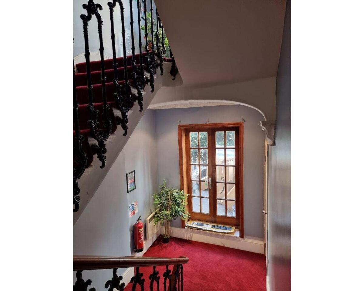 F101-First Floor Flat Fits 3 Near Hyde Park Appartement Londen Buitenkant foto