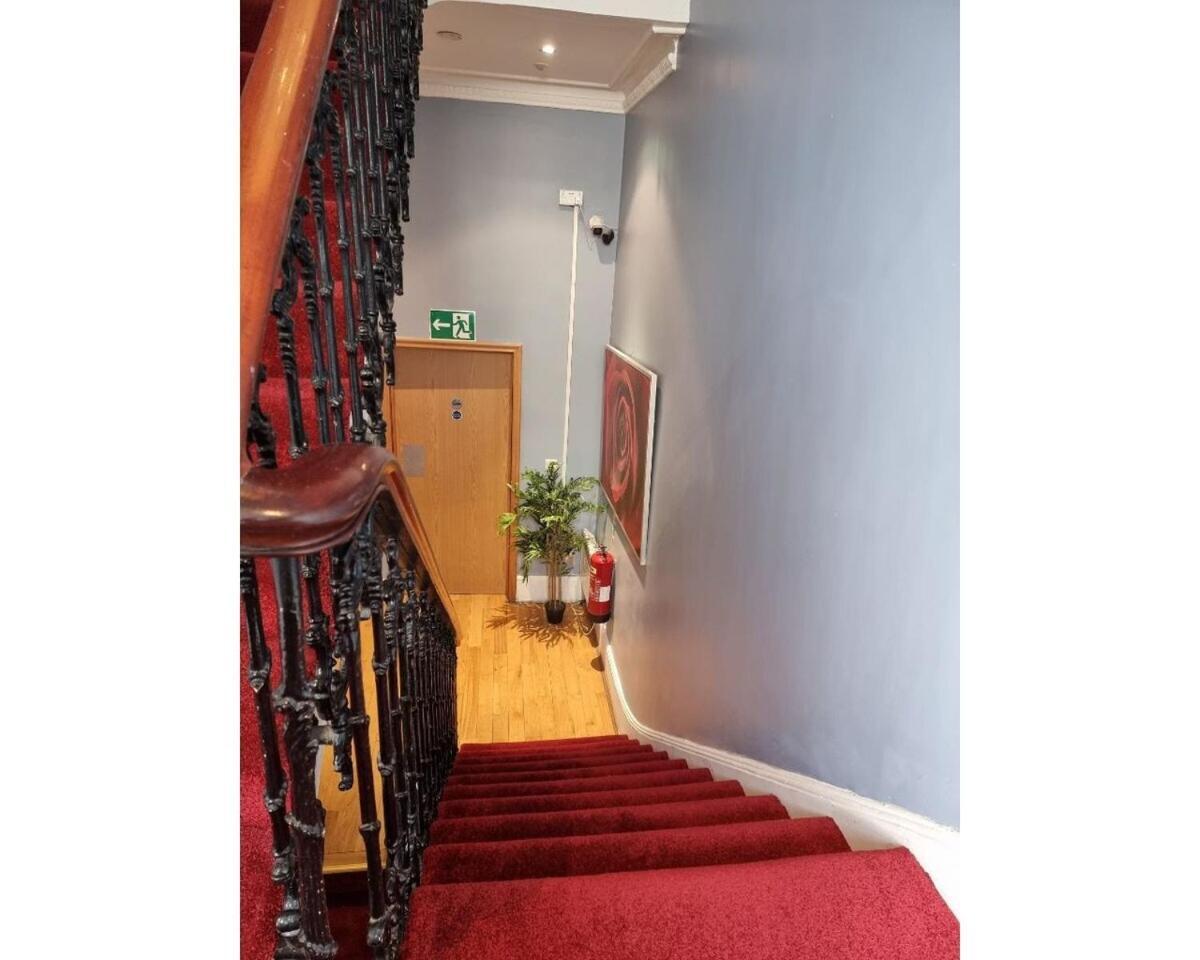F101-First Floor Flat Fits 3 Near Hyde Park Appartement Londen Buitenkant foto